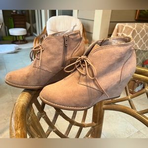 Faux Suede Lace up Wedges Size 8 Womens